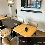 Connectin Apartman Pale