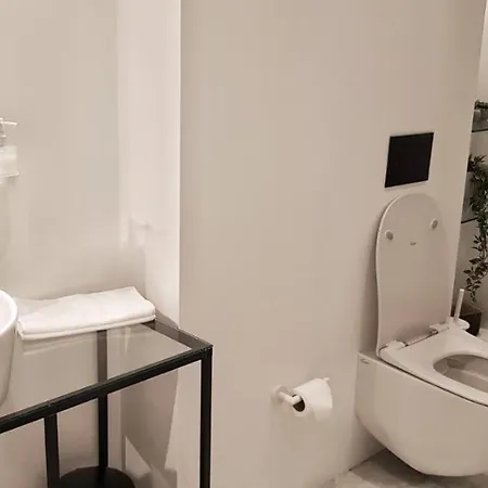 Connectin Apartman Pale